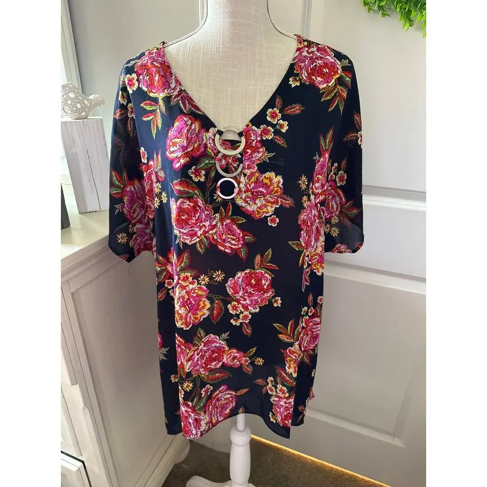Sami & Jo Size 2x Navy Floral Blouse with Silver Detail at Neckline EUC - Picture 1 of 1